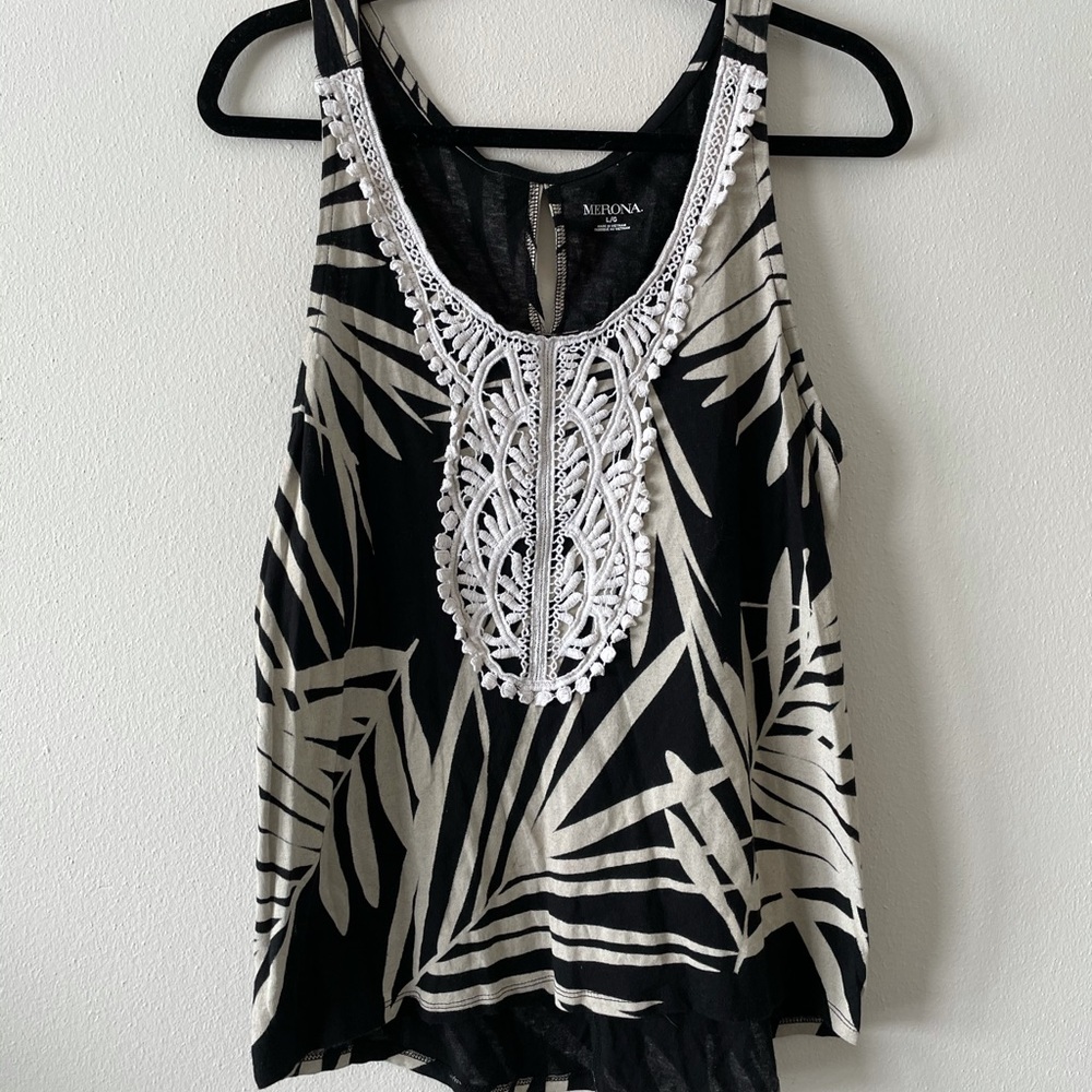 Lowered! 💥 Women’s Merona B&W Textured Blouse (Keyhole back)